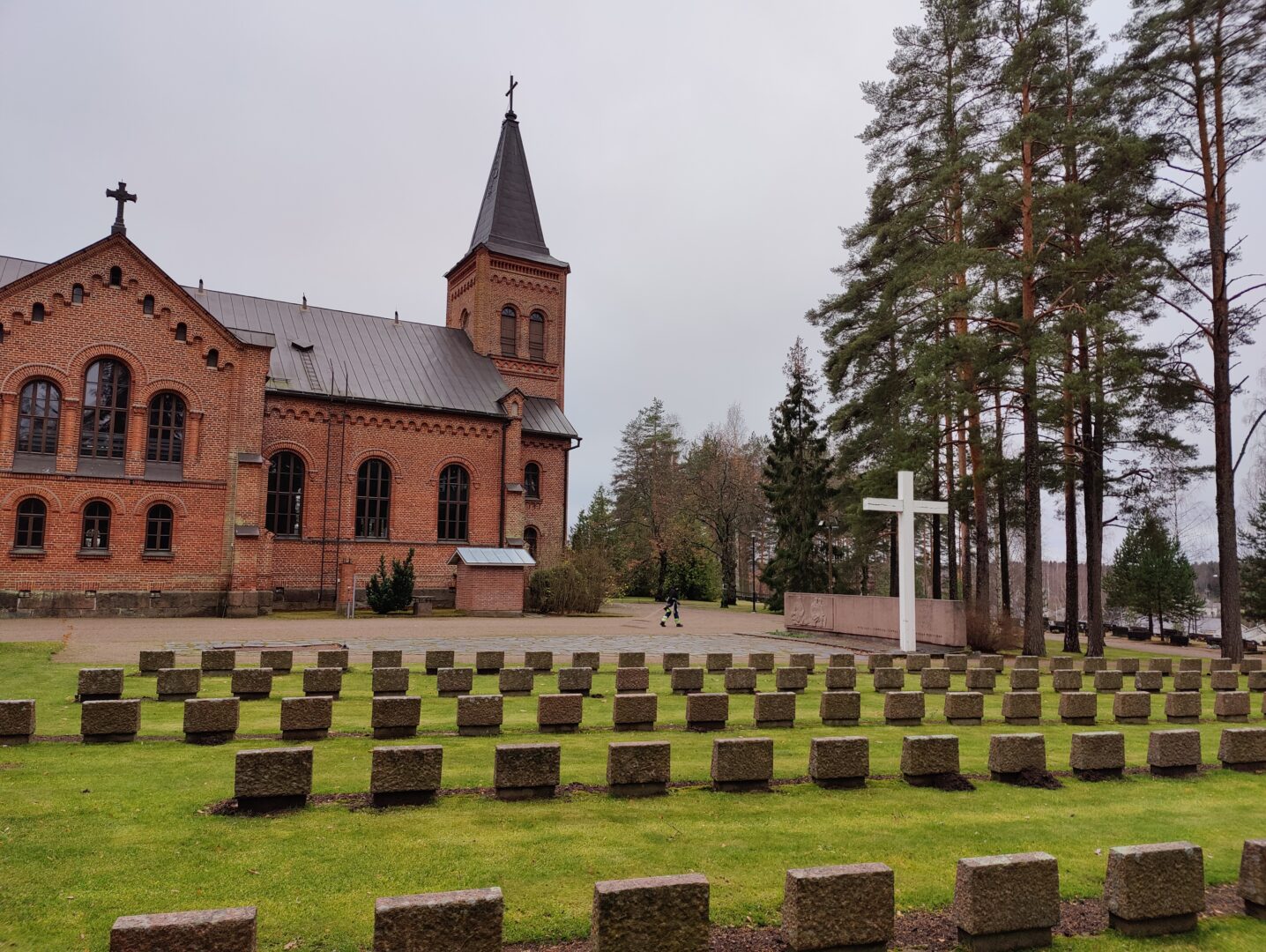 Miehikkälän kirkon sankarihautusmaa